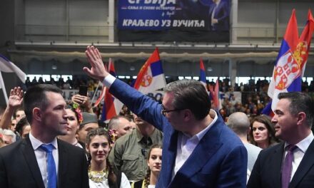 Papíron kapták meg a skandálnivalót Vučić kraljevói nagygyűlésén