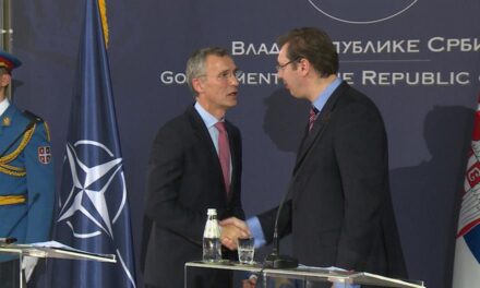 NATO összekötő: Stoltenberg főtitkár folyamatos kapcsolatot tart Vučić elnökkel