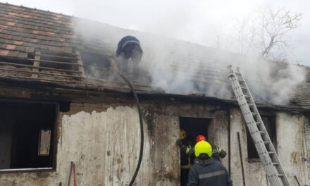 Hatalmas tűz egy családi házban Bajsán