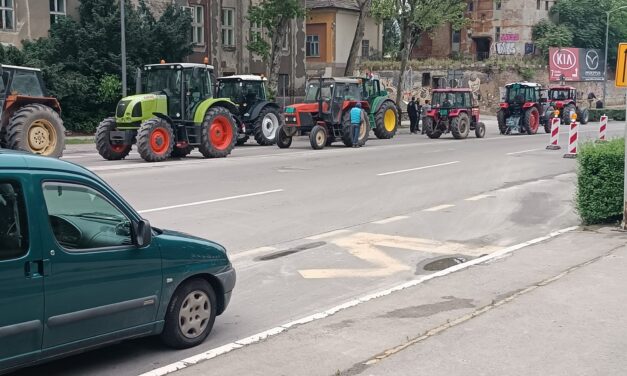 Este nyolckor feloldják az útblokádot a tiltakozó gazdák Szabadkán