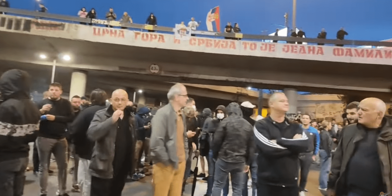 Belgrádban utcára vonultak az emberek a koszovói zavargások miatt