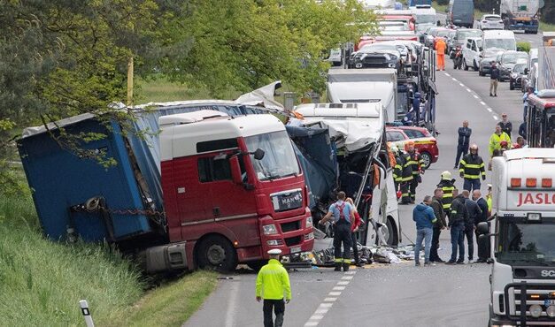 Súlyos balesetet szenvedett Szlovákiában egy magyarországi busz