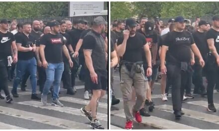 A kigyúrt, kitetovált, fekete pólós, maszkos fiúk is megérkeztek a haladó mítingre (Videóval)