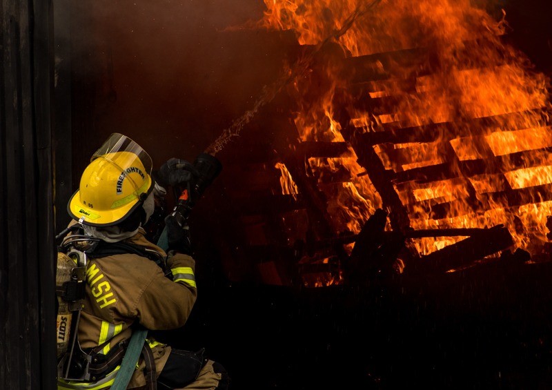 Tűz ütött ki Antalfalván, meghalt egy nő