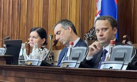 Az ülés vezetése közben aludt el a szerb parlament elnöke