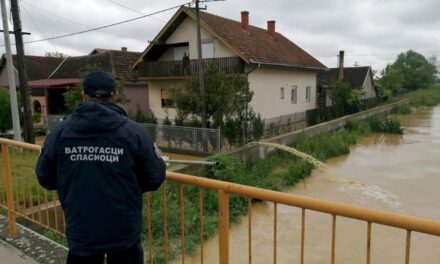 Menteni kellett az embereket Šabacnál, elöntötte a víz az otthonukat