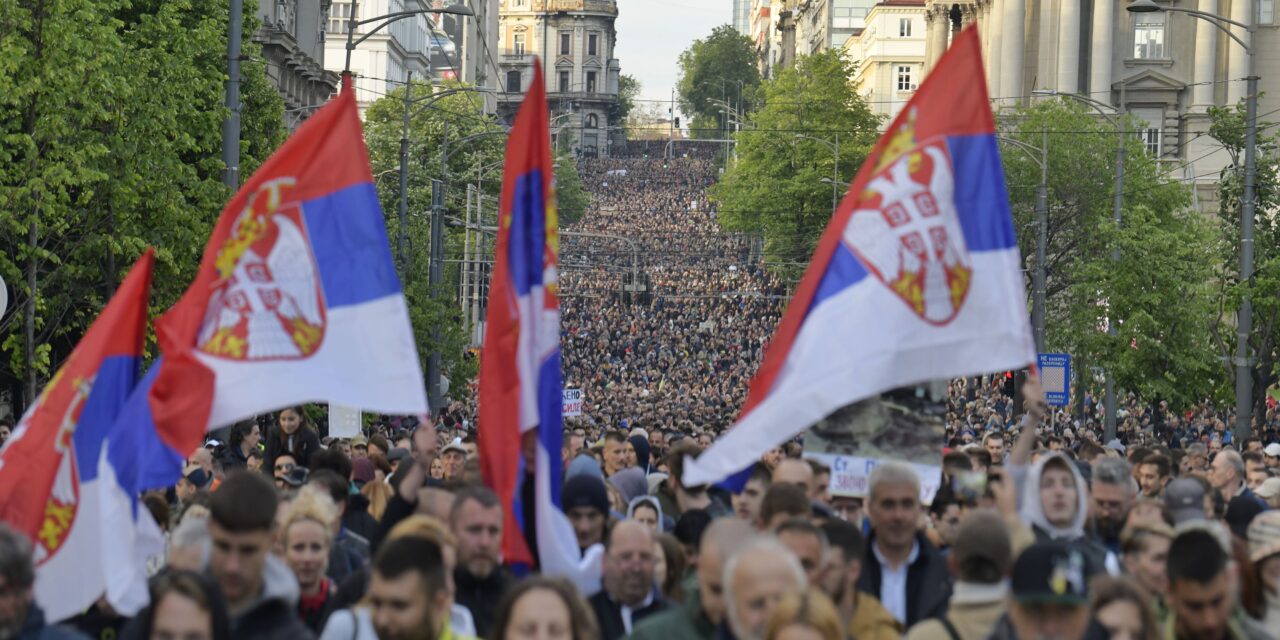 Radonjić a tévéműsorban több, a kormány számára kényes kérdésre is kitért