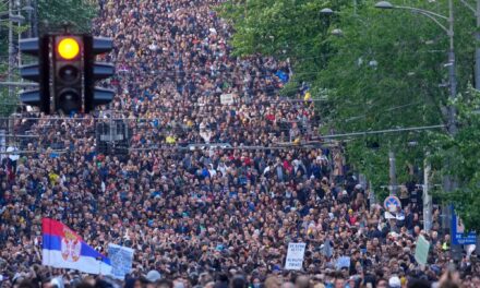 Vučić: A tüntetésen pontosan 11.767 ember volt