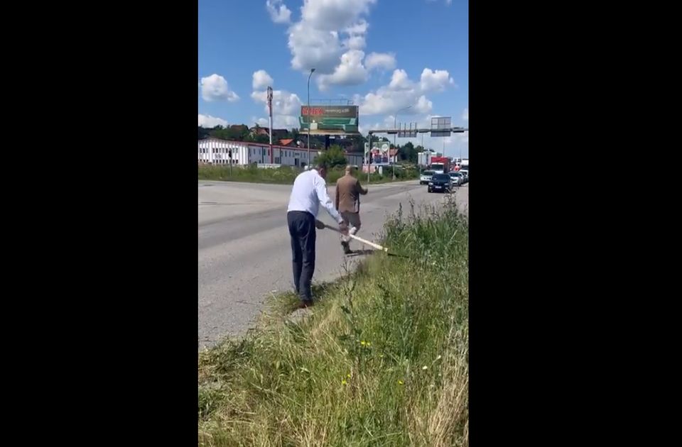 Milorad Dodik az illetékesek helyett kaszálta le a füvet (Videóval)