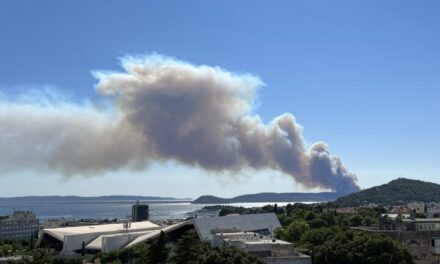 Lángokban a népszerű horvát sziget