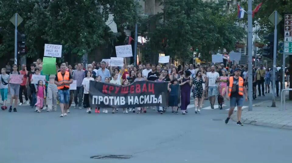 Gašić szülővárosában megtartották az első erőszakellenes tüntetést