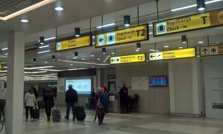 Az indulás előtt legalább két órával érkezzenek meg a belgrádi repülőtérre!
