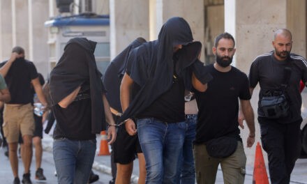 105 férfit vettek őrizetbe az athéni összecsapások után