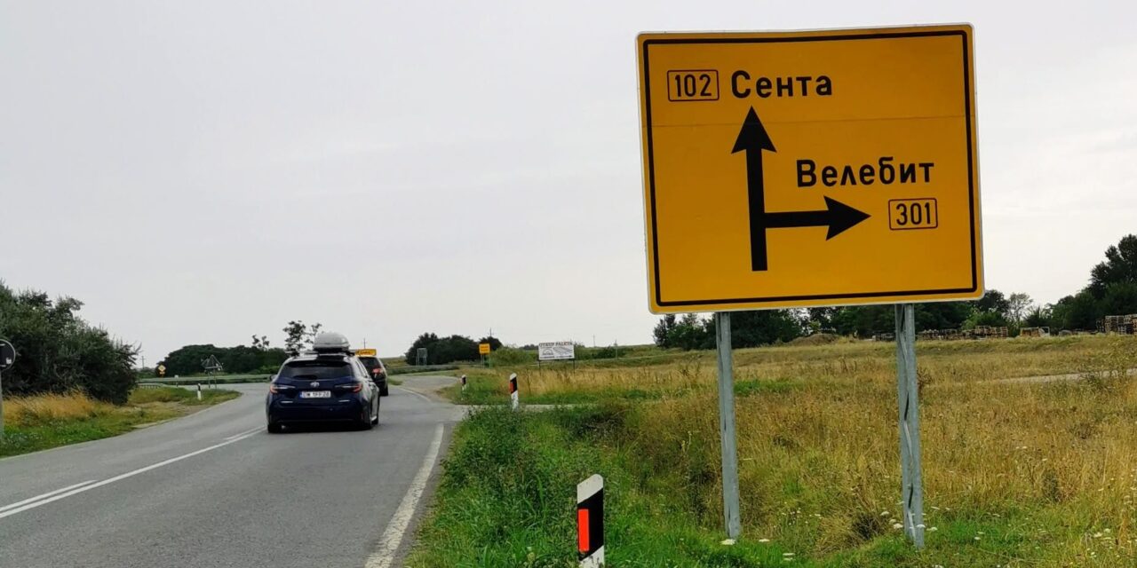 Csak cirill betűkkel írták ki a helységneveket az új útjelző táblákon