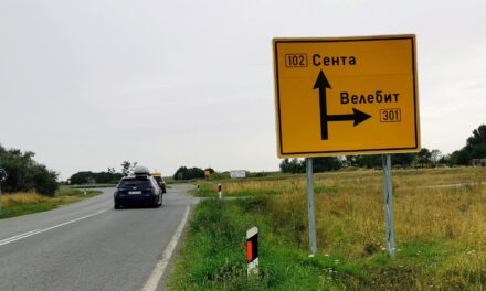 Csak cirill betűkkel írták ki a helységneveket az új útjelző táblákon