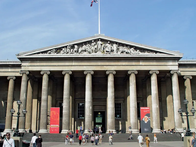 Késelés miatt kiürítették a londoni British Museumot