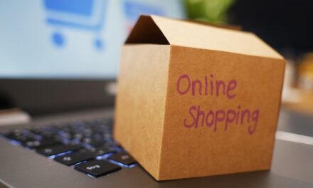 Az online piactér elégedett vásárlója