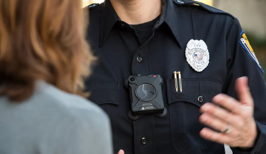 Kamera a közlekedési rendőrök egyenruháján