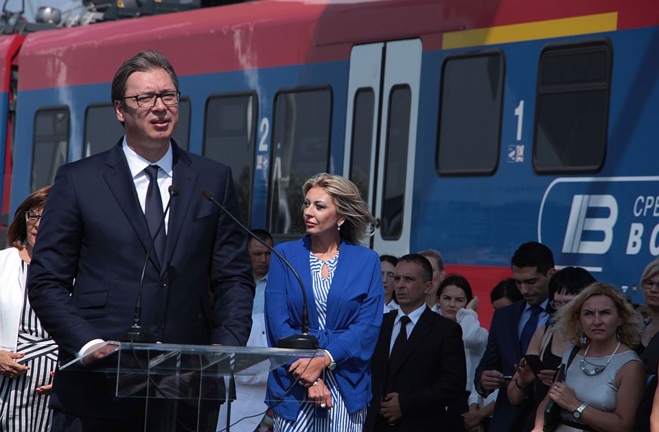 Vučić: Hidakról és vasúti sínekről álmodozom