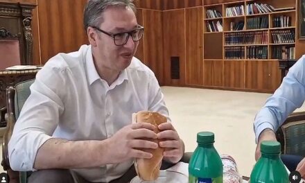 Vučić párizsit reggelizett, de nagyon kevés majonézt tett a szendvicsbe
