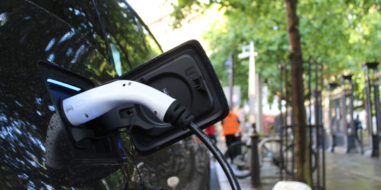 Az elektromos autózás előnyei: fenntarthatóság és költséghatékonyság