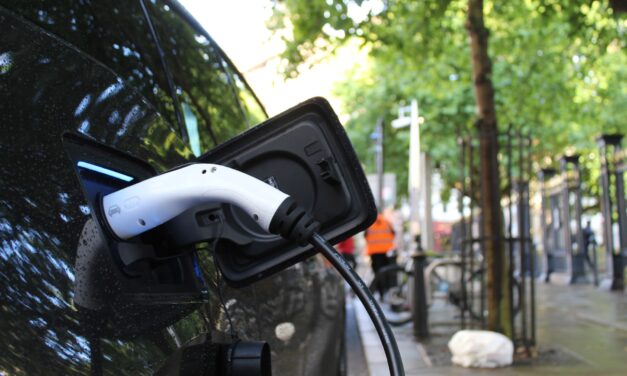 Az elektromos autózás előnyei: fenntarthatóság és költséghatékonyság