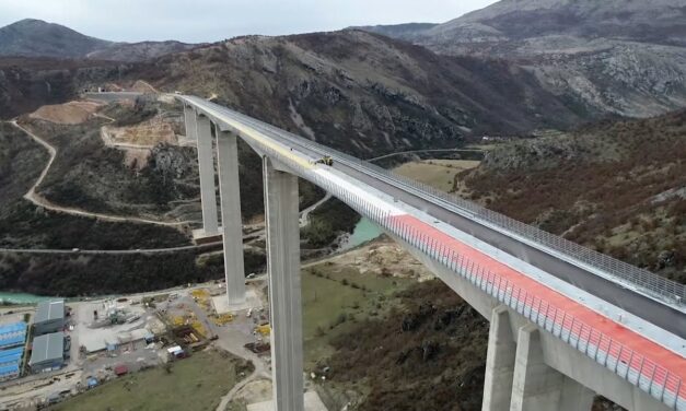 Kínai cég kínai munkásokkal kínai hitelből épített 41 kilométeres autópályát Montenegróban
