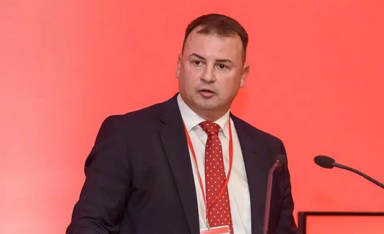Ő Slobodan Cvetković, az újonnan kinevezett gazdasági miniszter