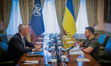 Stoltenberg váratlanul Kijevbe látogatott