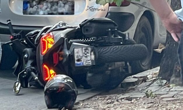 Motor és autó karambolozott a Futaki utcában, egy 17 éves fiú sérült meg