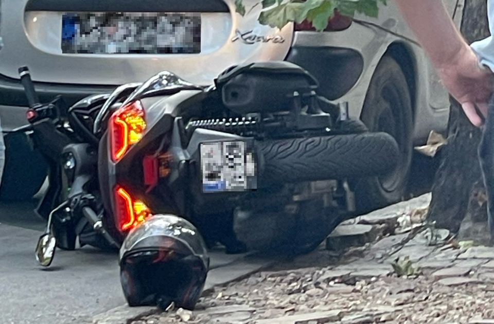 Motor és autó karambolozott a Futaki utcában, egy 17 éves fiú sérült meg