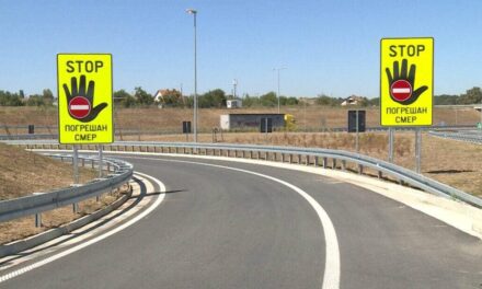 Hamarosan ilyen táblák figyelmeztetik a sofőrt, ha forgalommal szemben próbálna felhajtani az autópályára