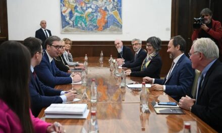Vučić azt kéri a Kvinta-országoktól, hogy a KFOR biztosítsa a közbiztonságot Észak-Koszovóban