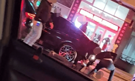 Luxuskocsiból rángatták ki a gyanúsítottat az újvidéki civil ruhás rendőrök