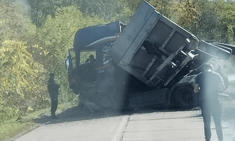 Rommá tört egy kamion Feketics és Szenttamás között