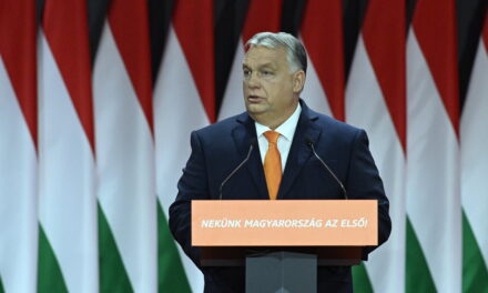 Orbán: Azért kritizálnak minket, mert nem engedjük be a migránsokat és az LMBTQ-aktivistákat