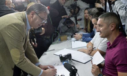 A Szerb Haladó Párt elkezdte gyűjteni a támogatói aláírásokat