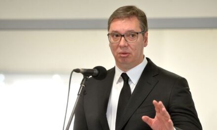 Vučić: Koszovóban mindenki megkapja a megemelt fizetést, nyugdíjat és szociális segélyt!