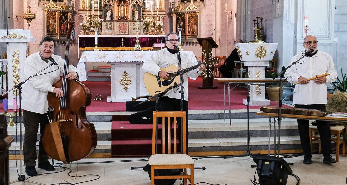 A Kaláka együttes koncertje a zentai Jézus Szíve templomban (Fotógaléria)