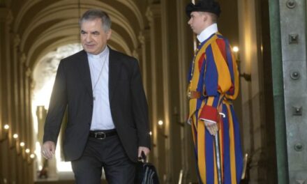Öt és fél évet kapott az eurószázmilliókal zsonglőrködő vatikáni bíboros