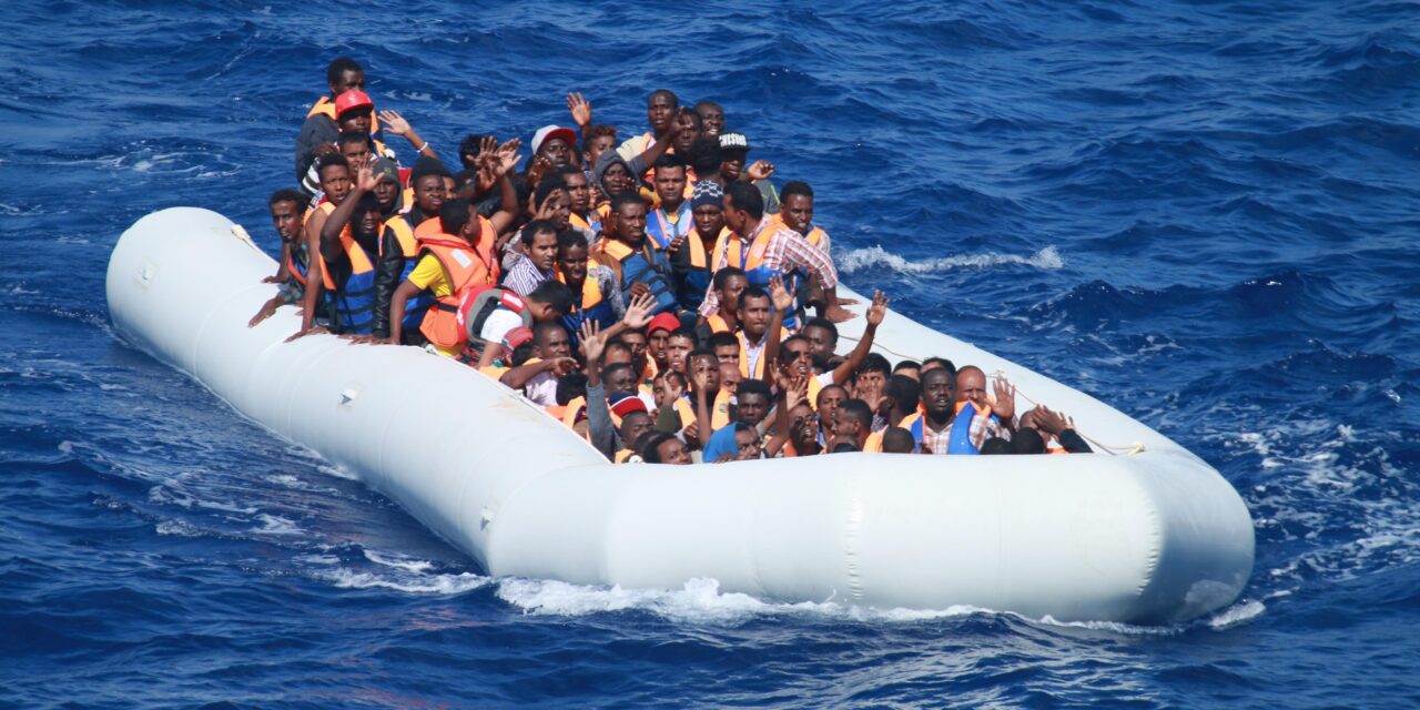 Több mint hatvan bevándorló fulladt a tengerbe Líbia partjainál