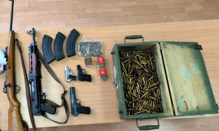 Fegyvereket és muníciót is találtak egy kragujevaci férfi lakásán (Fotó)