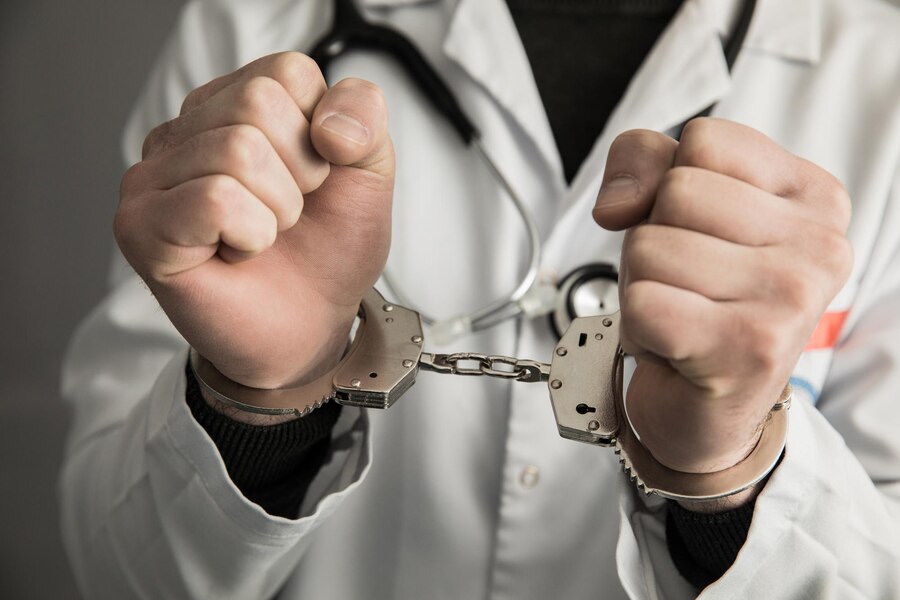 Letartóztattak egy mitrovicai orvost