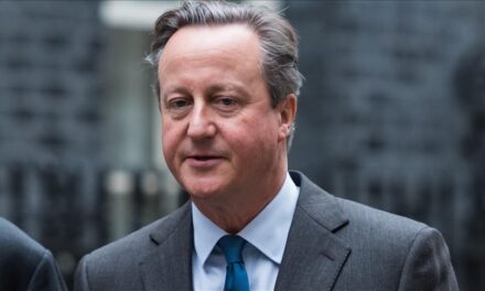 Pristinába látogatott David Cameron brit külügyminiszter