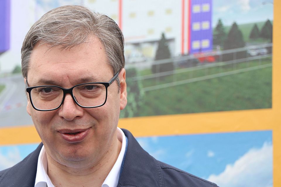 Vučić: Nem érdekel az ellenzék bojkottja, 2027-ben repülni fognak a taxik