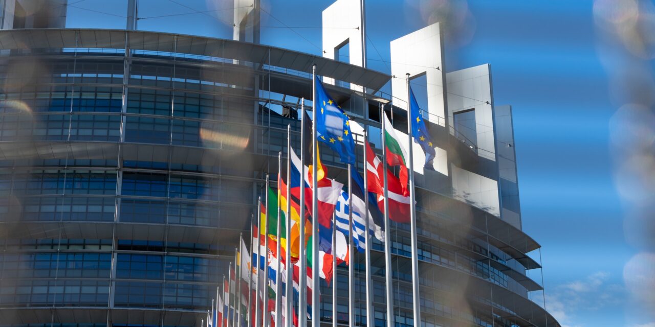 Az Európai Bizottság jóváhagyta 137 milliárd euró uniós forrás felszabadítását Lengyelországnak