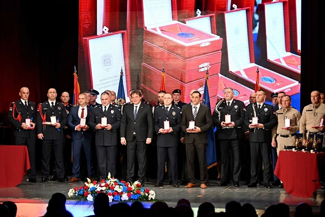 Gašić kitüntette a szabadkai rendőrfőnököt és két határrendőrt