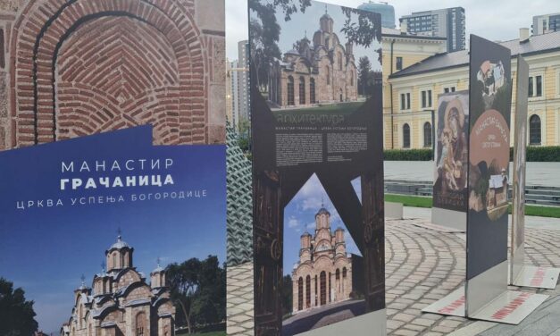 A Nemanjić dinasztiáról nyílt kiállítás a szabadkai Városháza előtt