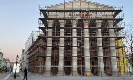 Szerbia Népi Mozgalma: A Szabadkai Népszínház építése a hatalom alkalmatlanságának a bizonyítéka