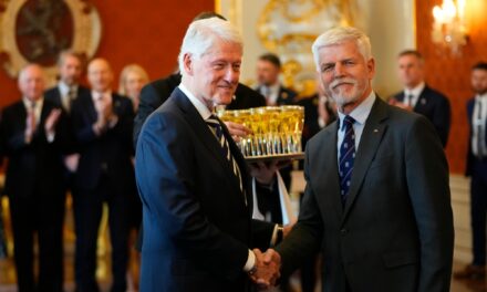 Bill Clinton: Csehország, Lengyelország és Magyarország felvétele a NATO-ba jó lépés volt